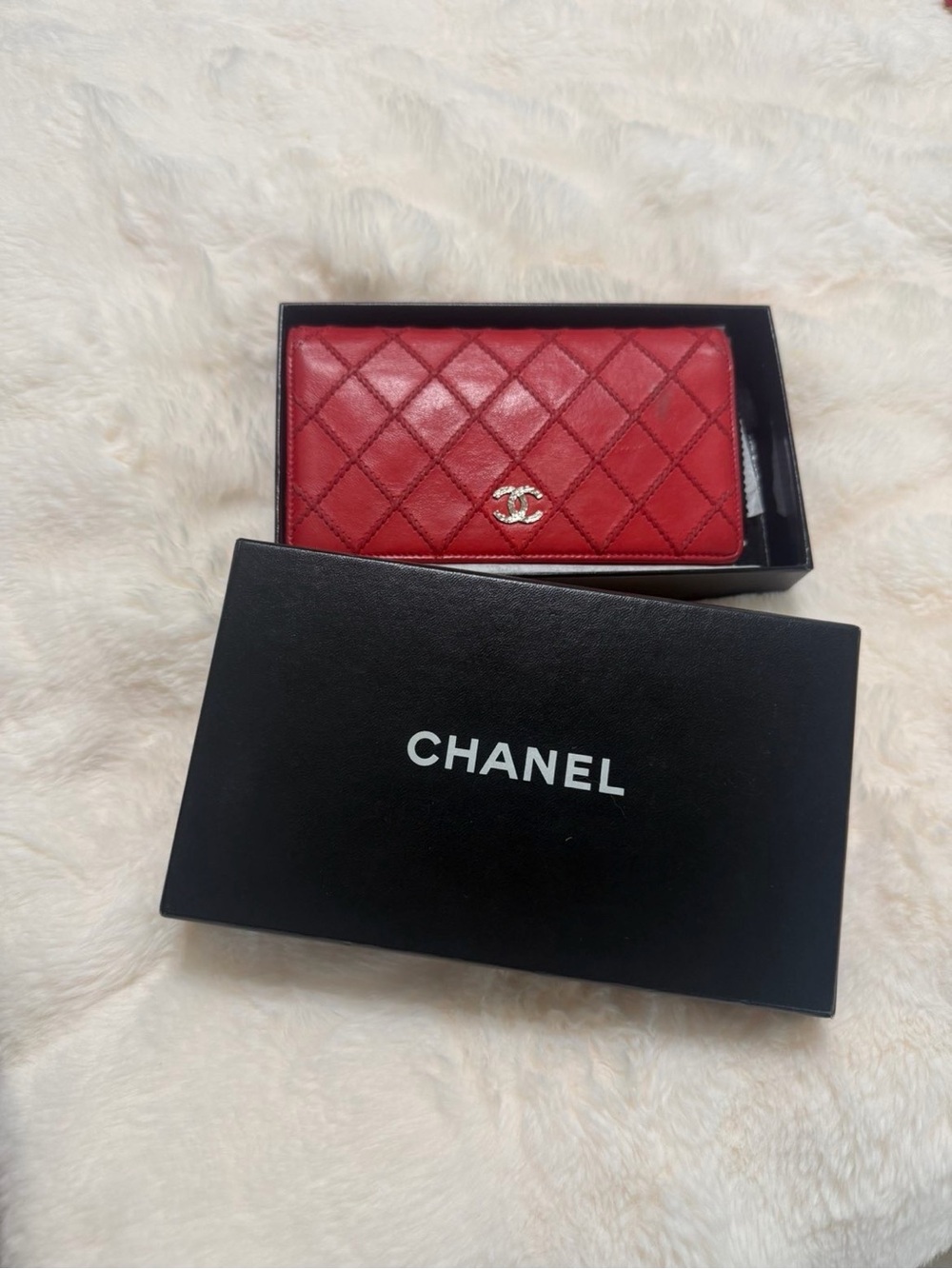 CHANEL Red Quilted Leather Wallet with Gold CC Emblem